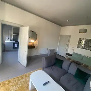 https://16-big-comfy-studio-in-central-hove-5-mins-from-the-sea.brighton-hotels-england.com
