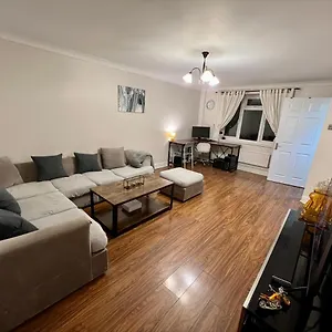 https://entire-3-bedroom-end-of-terrace-house.brighton-hotels-england.com