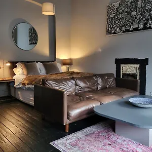 https://10-elegant-studio-in-central-hove-5-mins-from-the-beach.brighton-hotels-england.com